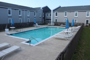 Seasonal outdoor pool - Clarion Hotel & Conference Center Leesburg (Leesburg)