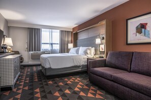 In-room safe, desk, iron/ironing board, free cribs/infant beds - Holiday Inn St. John's Conference Centre by IHG (St. John's)
