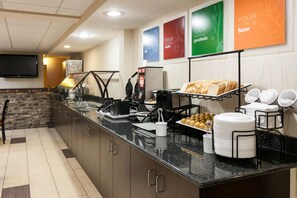 Café da manhã com buffet grátis todos os dias