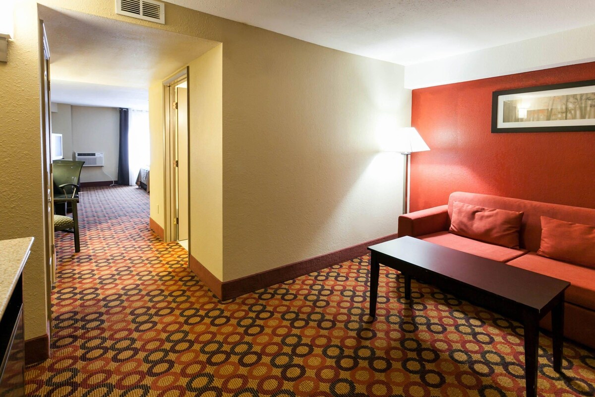 Standard Suite, 2 Double Beds, Non Smoking | In-room safe, desk, laptop workspace, iron/ironing board