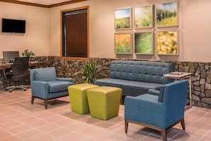Lobby - Days Inn by Wyndham South Hill (South Hill)