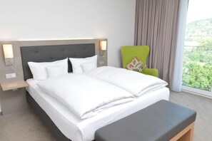 Minibar, Zimmersafe, Verdunkelungsvorhänge, schallisolierte Zimmer