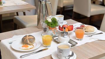 Buffet breakfast on weekdays (EUR 18 per person)