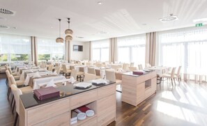 Frokost, lunsj og middag serveres