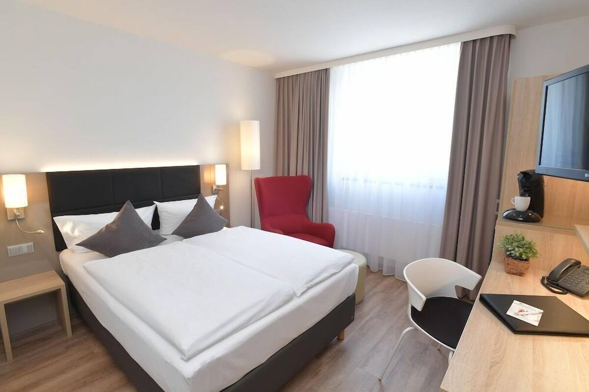 Minibar, in-room safe, blackout drapes, soundproofing