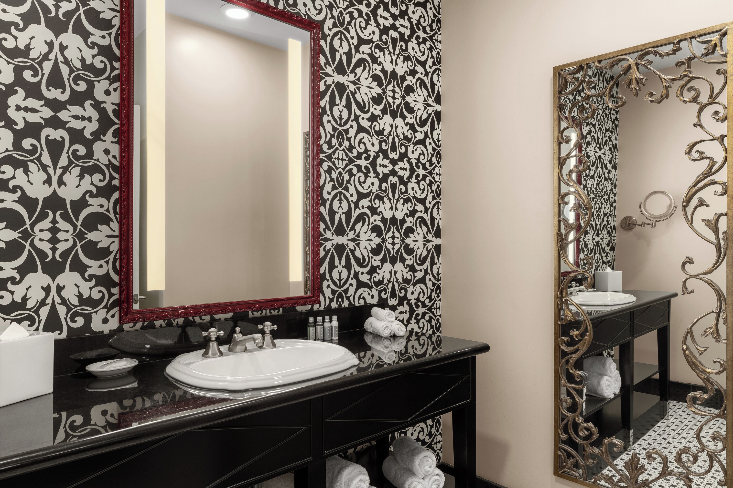 Photo - Dauphine Orleans Hotel