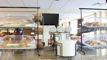 ๋งค์ผ ๋ทํ ๋ฌด๋ฃ ์์นจ ์์ฌ ํฌํจ