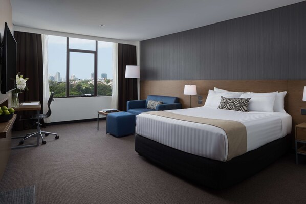 Superior Queen Room | Desk, iron/ironing board, free WiFi, bed sheets