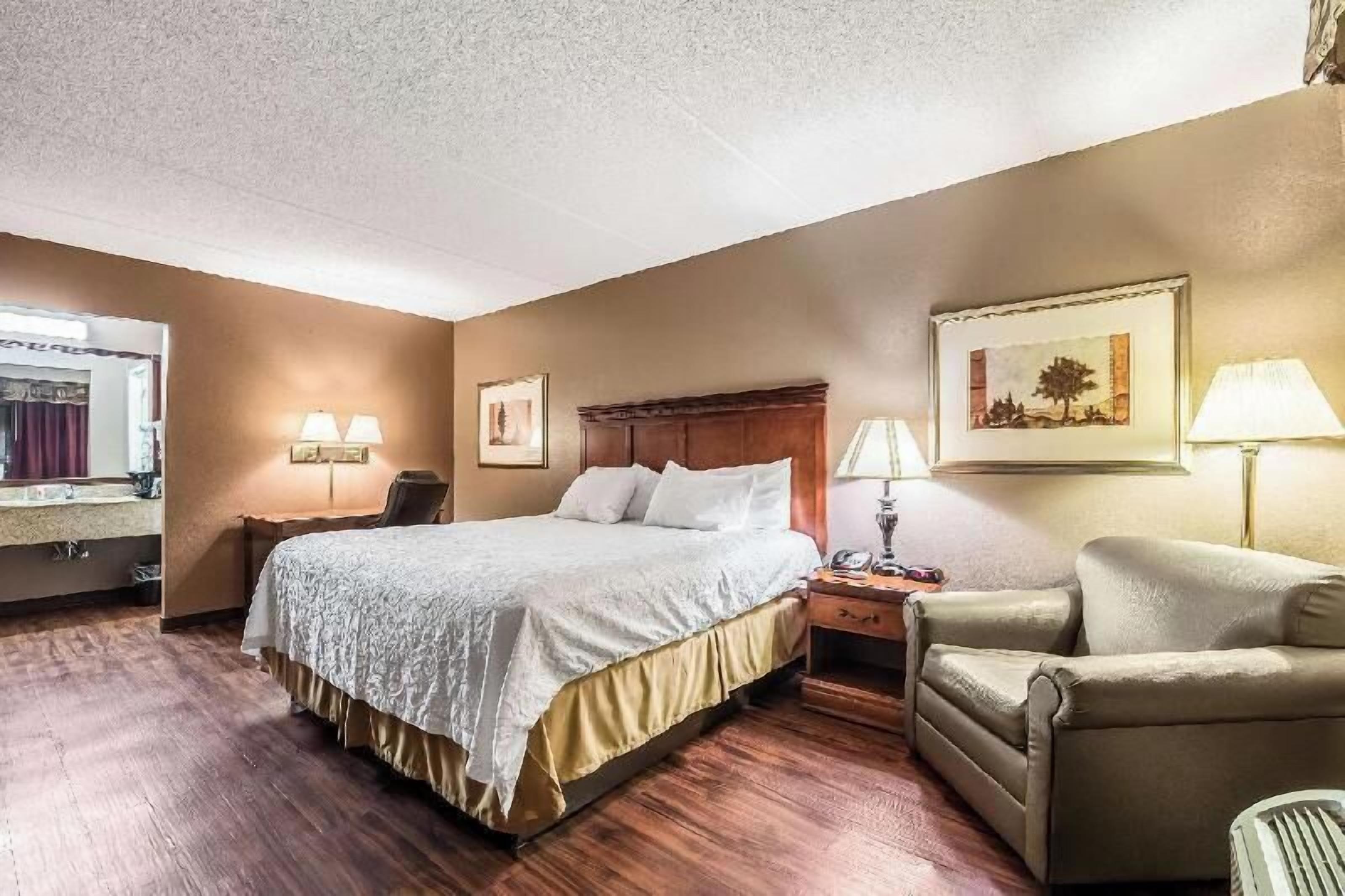 Bureau, fer et planche à repasser, Wi-Fi gratuit, draps fournis