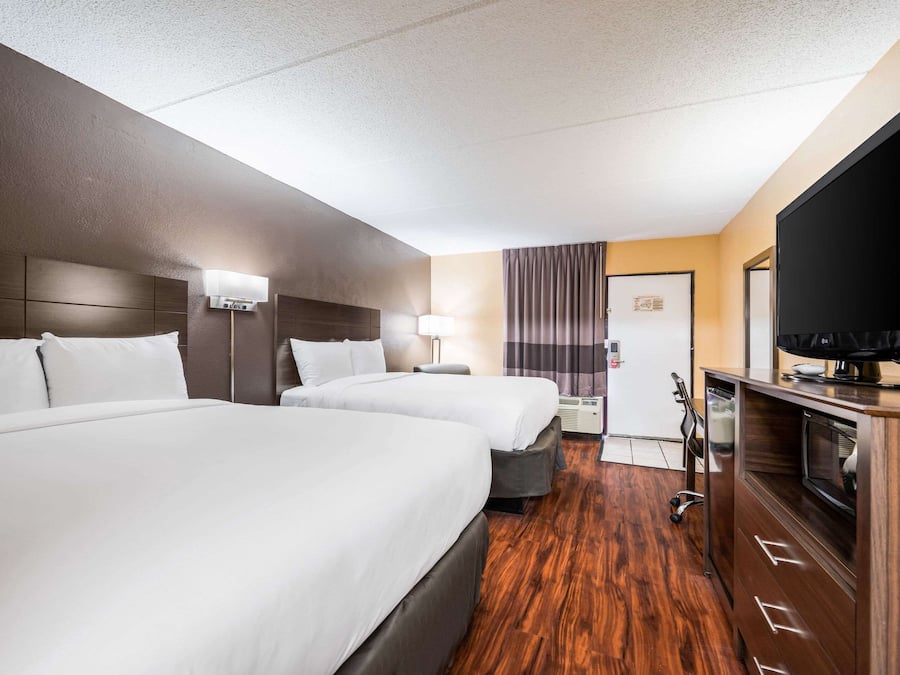 Desk, iron/ironing board, free WiFi, bed sheets