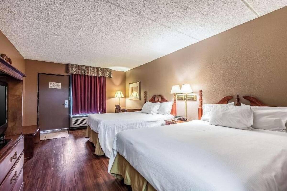 Desk, iron/ironing board, free WiFi, bed sheets