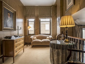 Chambre Galerie, 1 chambre | Salle de séjour | Téléviseur connecté de 40 po avec télévision par satellite