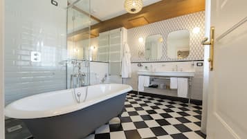 Panoramic Suite | Bathroom | Rainfall showerhead, hair dryer, bidet, towels