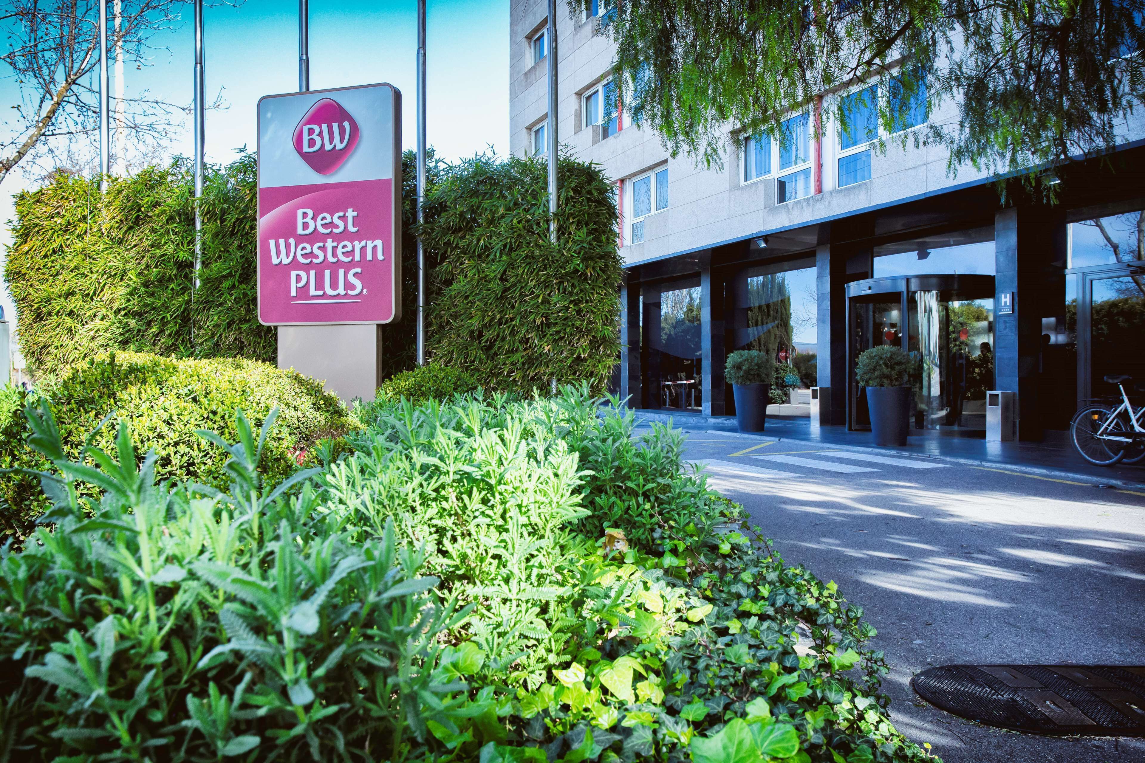 A hotel entrance with a sign reading "Best Western PLUS."