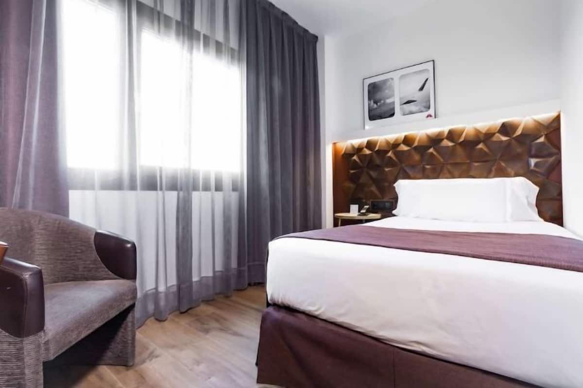 Premium bedding, pillow-top beds, minibar, in-room safe