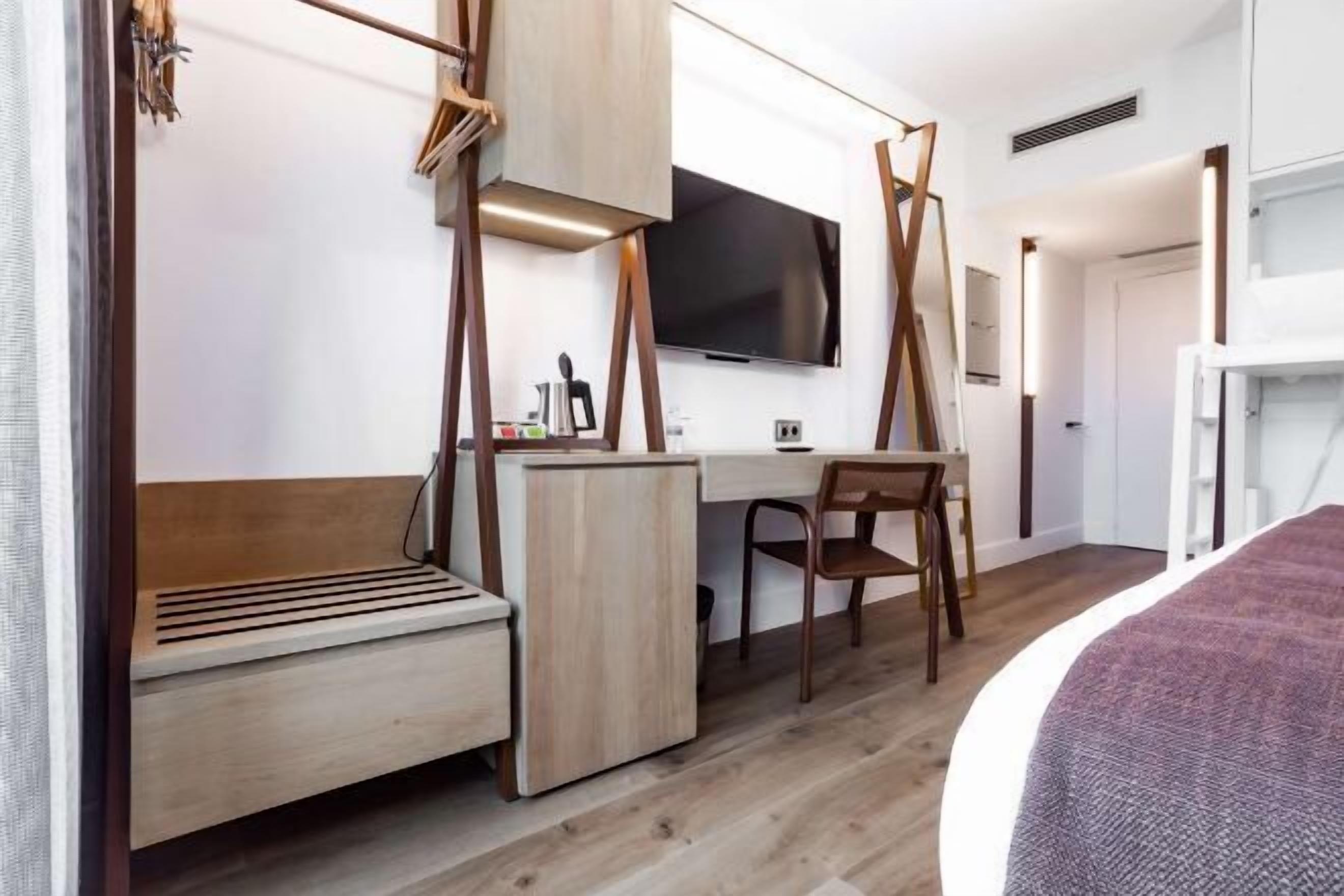 Sengetøy av topp kvalitet, senger med overmadrass og minibar