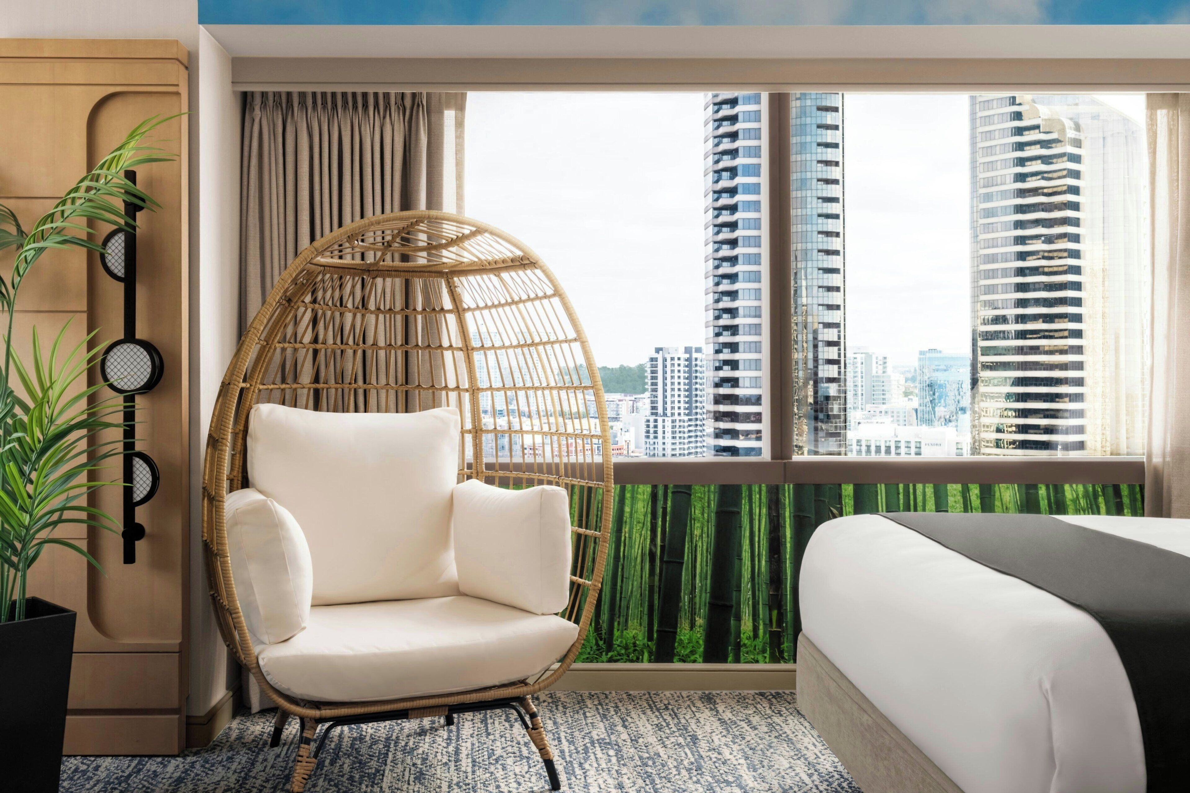 Habitación, 2 camas de matrimonio, no fumadores, vistas a la ciudad | Ropa de cama de alta calidad, caja fuerte, escritorio y cortinas opacas