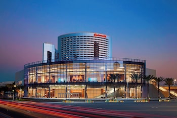 Front of property - evening/night at Marriott Marquis San Diego Marina