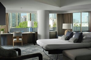 49 inci sebuah televisyen pintar dengan satelit, TV, stesen dok iPod