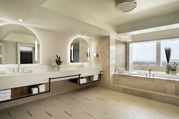 Free toiletries, hair dryer, towels, soap at Marriott Marquis San Diego Marina