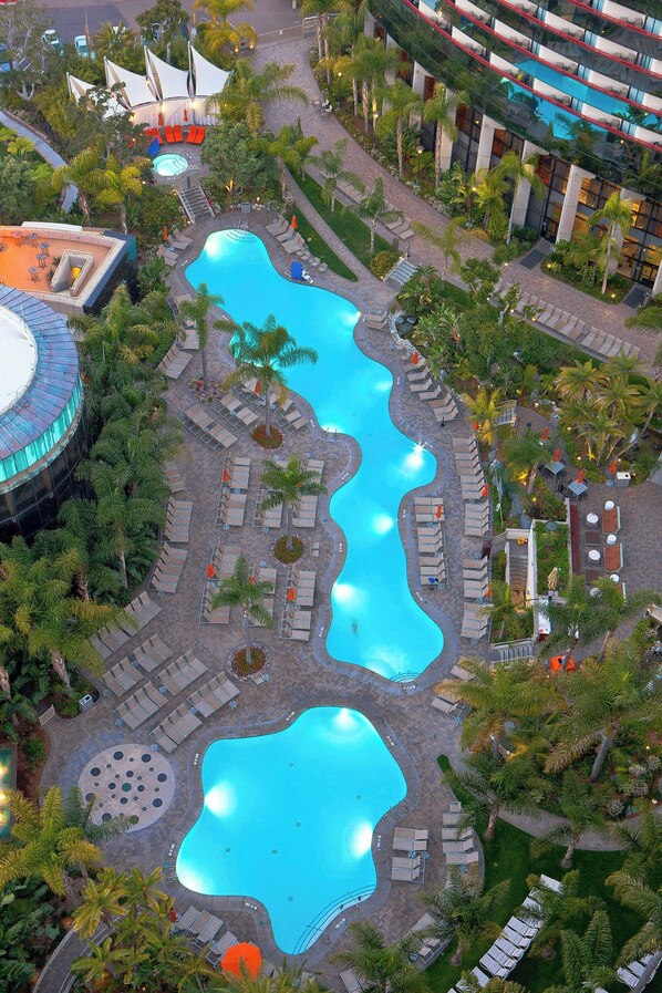 2 piscines extérieures, tentes de plage, parasols de plage