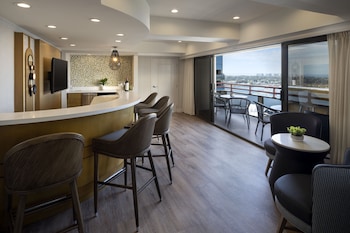 Premium bedding, in-room safe, desk, blackout drapes at Marriott Marquis San Diego Marina