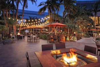 2 bars/lounges, poolside bar at Marriott Marquis San Diego Marina