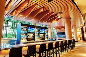 2 Bars/Lounges, Poolbar