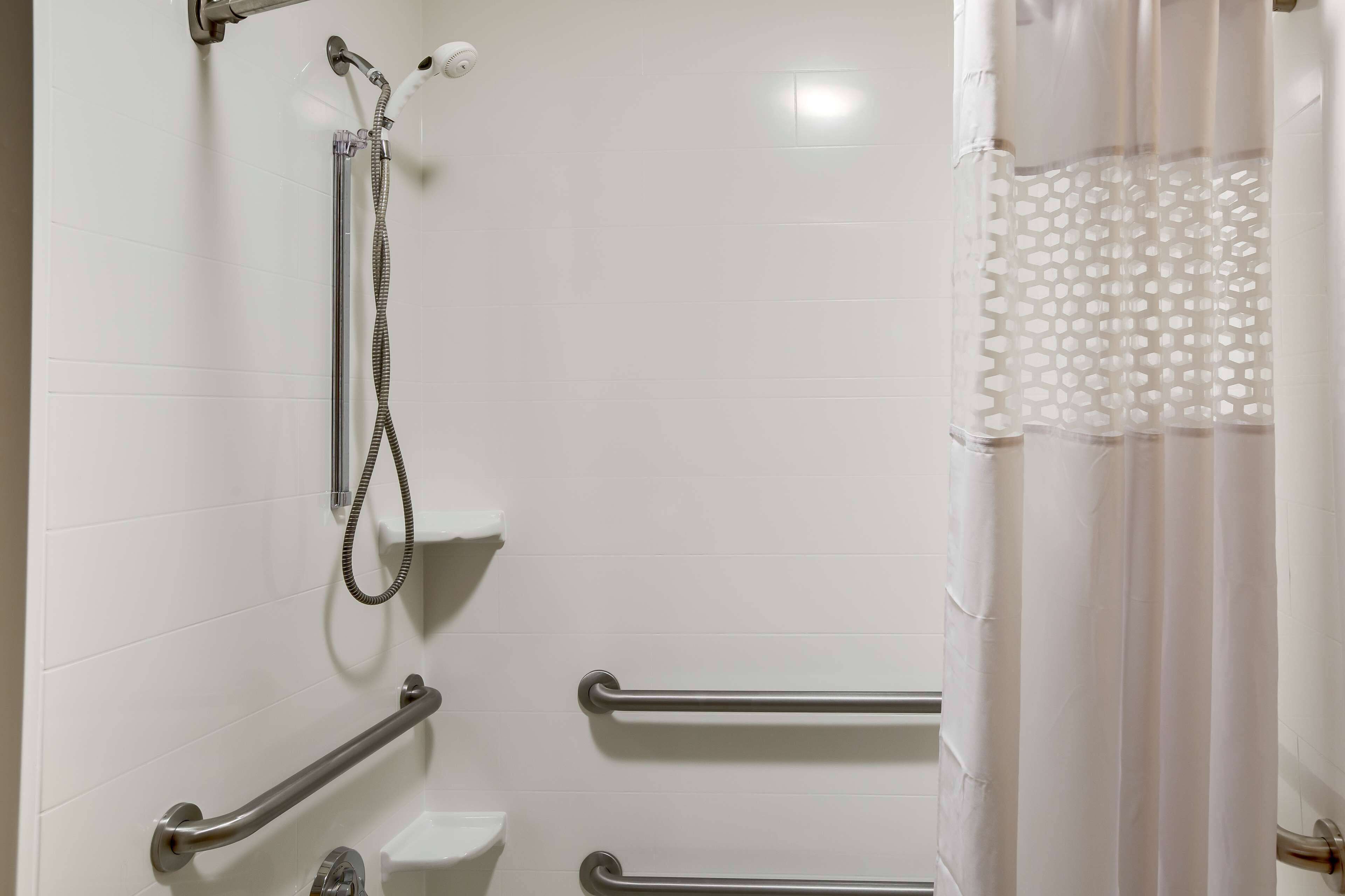 room, 1 queen bed, mobility accessible, non smoking (roll-in shower) | bathroom | combined shower/bathtub, free toiletries, hair dryer, towels