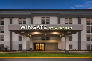 A building with a sign reading 'Wingate by Wyndham' and a covered entrance. - Wingate by Wyndham Cranberry (Cranberry Township)