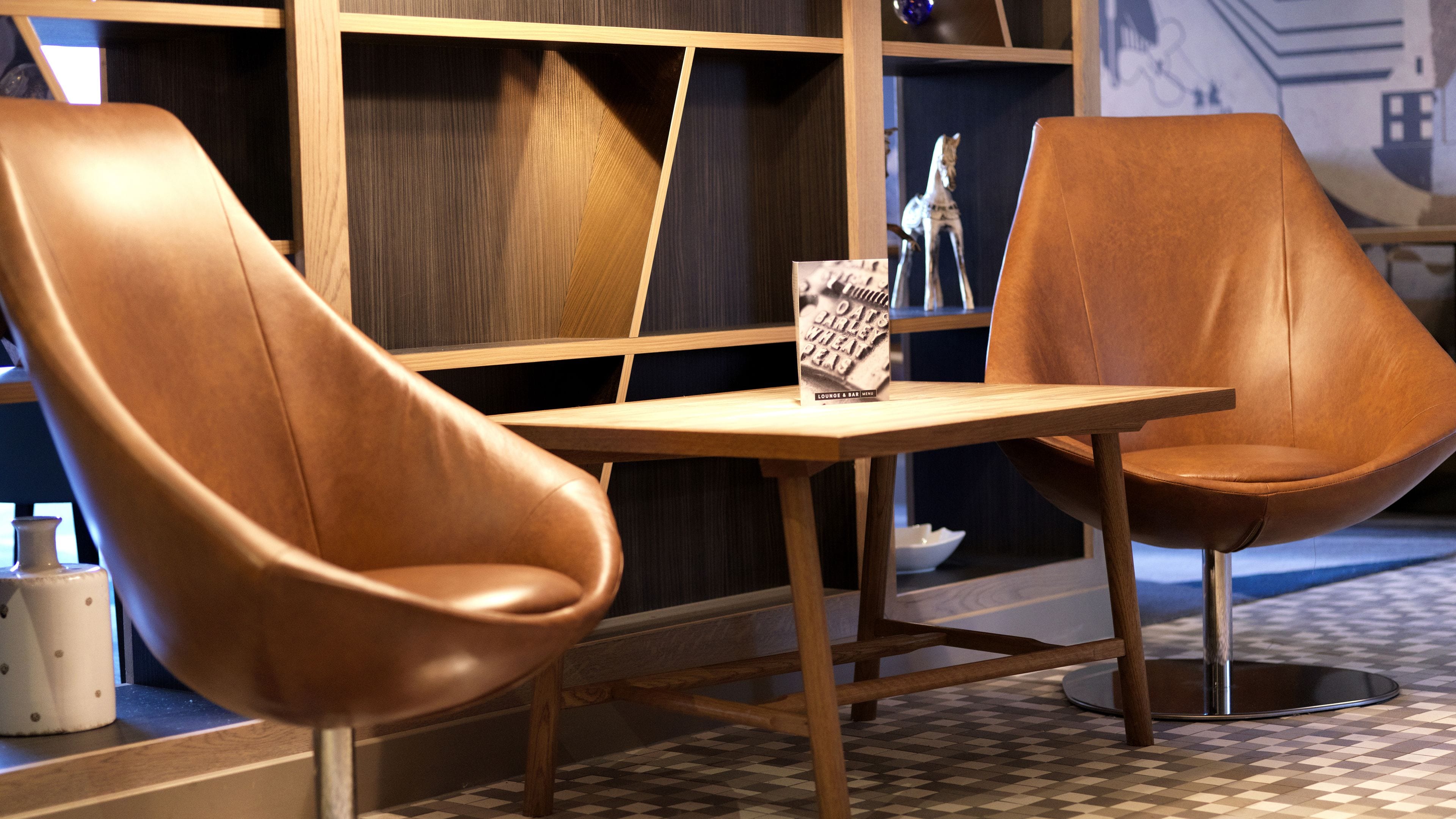 2 bars/lounges, lobby lounge