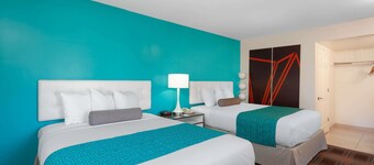 Howard Johnson by Wyndham San Diego Hotel Circle