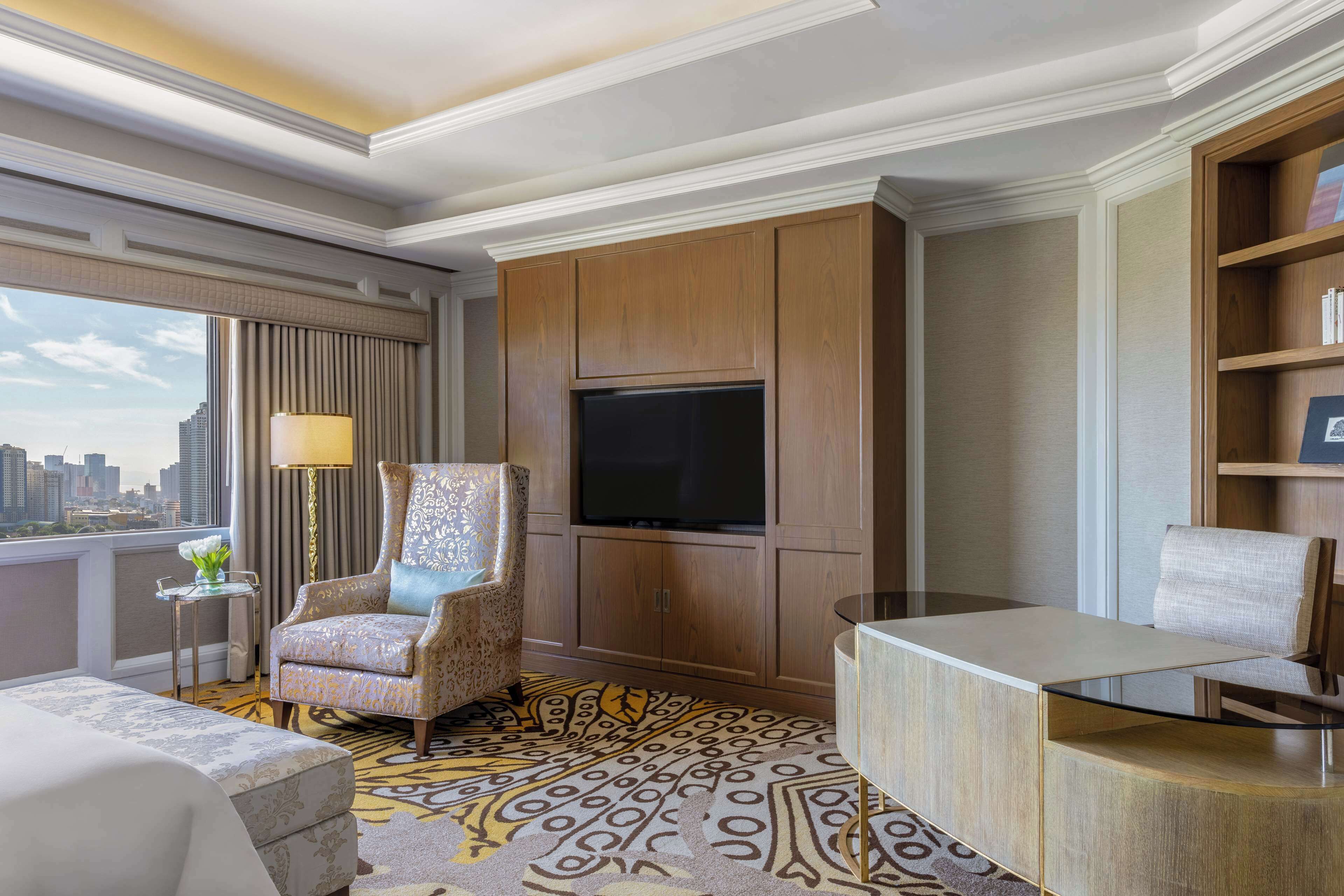 minibar, in-room safe, desk, laptop workspace