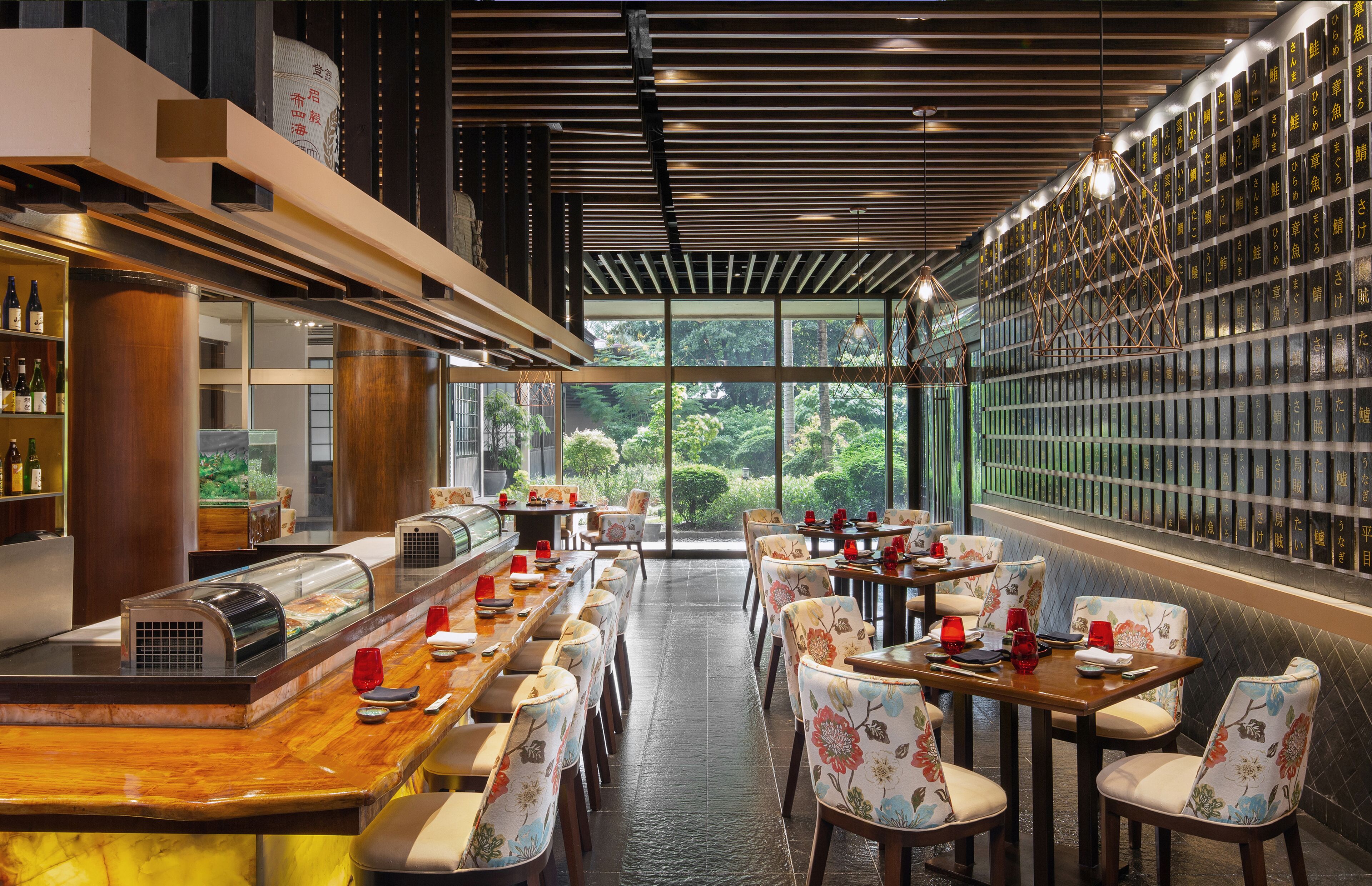 3 restaurants, breakfast, lunch, dinner served; local cuisine