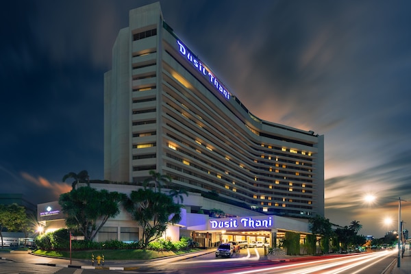 Bagian depan properti - sore/malam