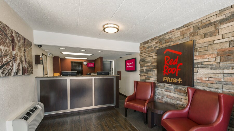 Red Roof Inn PLUS+ St Louis - Forest Park/ Hampton Ave