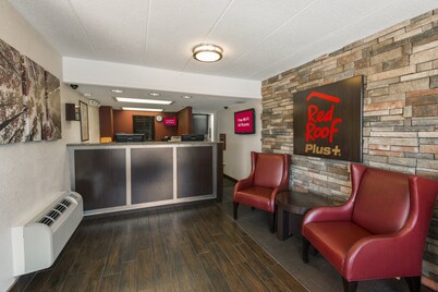 Red Roof Inn PLUS+ St Louis - Forest Park/ Hampton Ave 