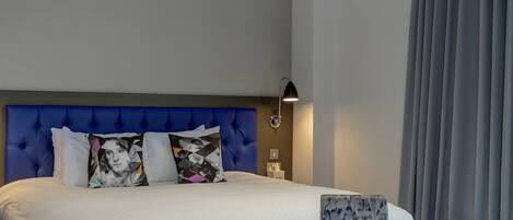 Ropa de cama de alta calidad y escritorio