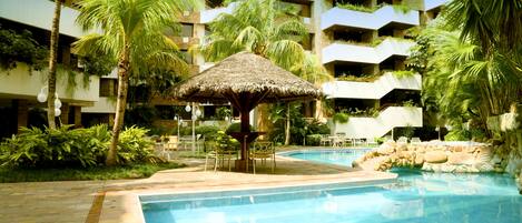 2 piscines extérieures