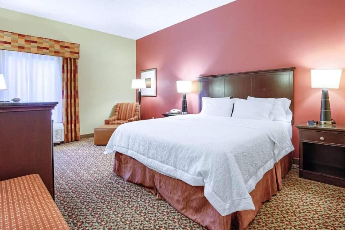 In-room safe, desk, iron/ironing board, free WiFi