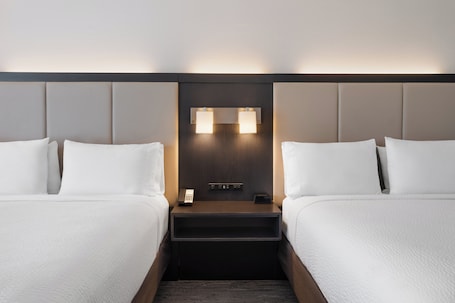 Caja de seguridad en la habitación y escritorio