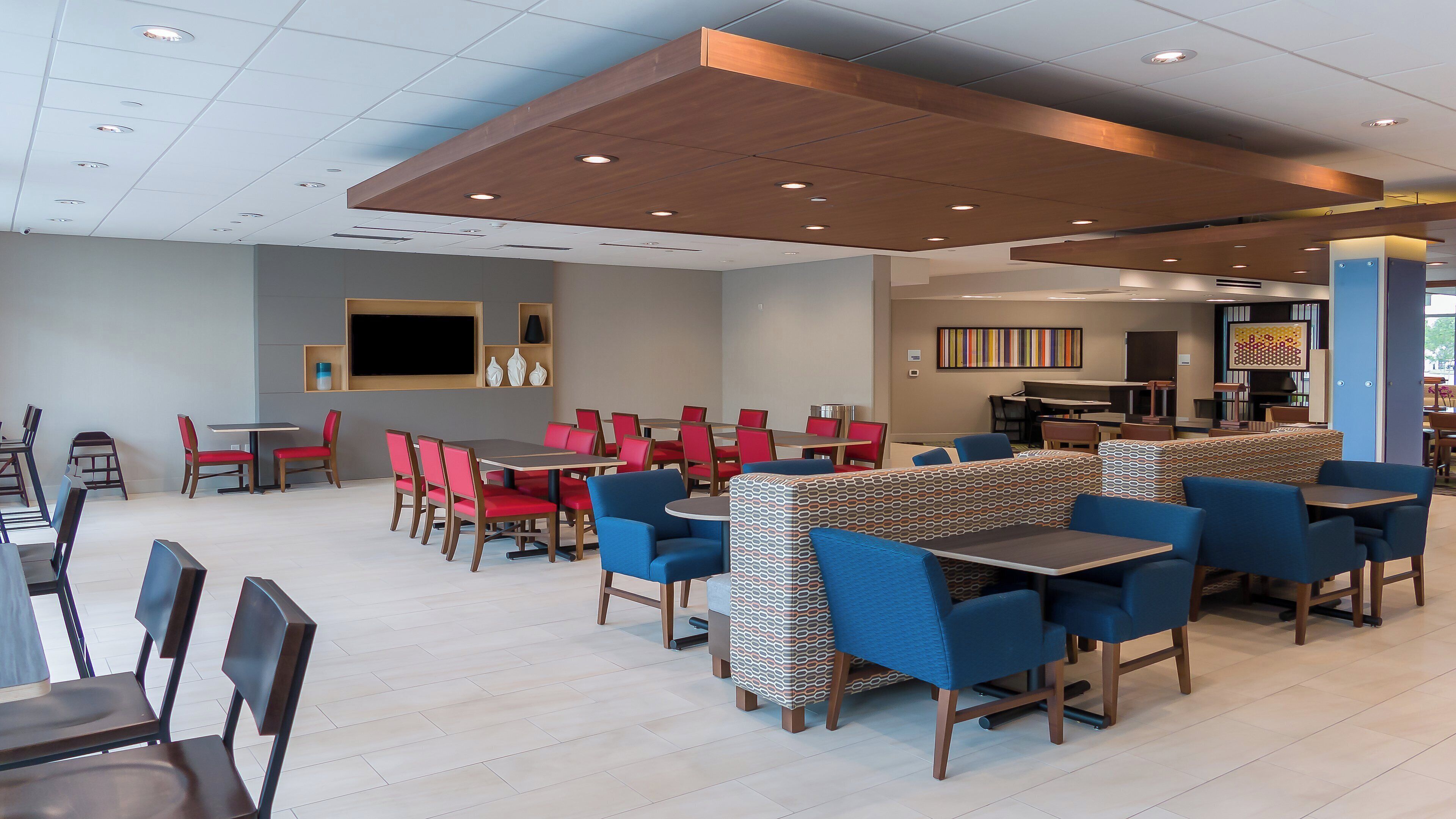 Photo - Holiday Inn Express & Suites Tampa East  Ybor City