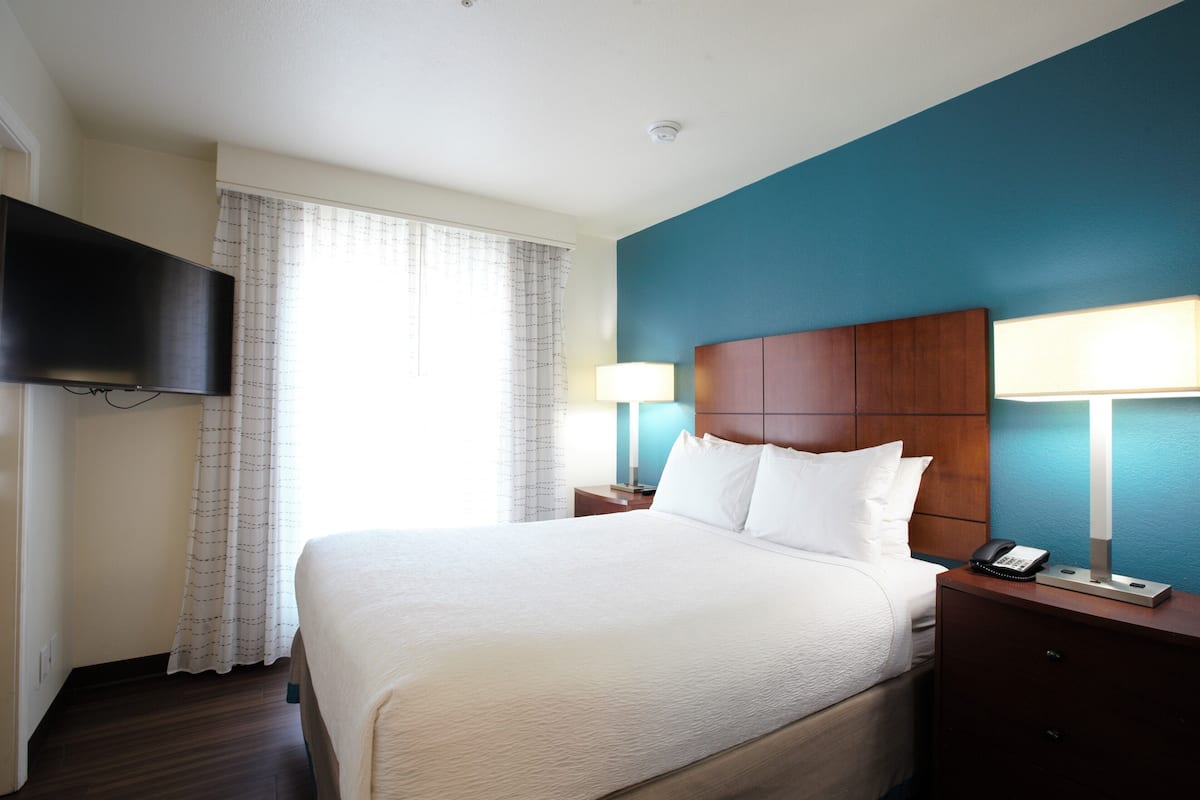Suite, 2 Schlafzimmer, Nichtraucher | Schreibtisch, schallisolierte Zimmer, Bügeleisen/Bügelbrett