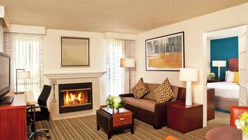 Suite, 2 Bedrooms | Living area