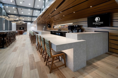 Bar (on property). DoubleTree by Hilton Hotel Bakersfield