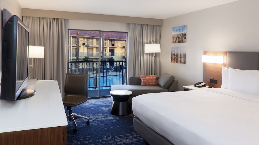 DoubleTree by Hilton Hotel Bakersfield