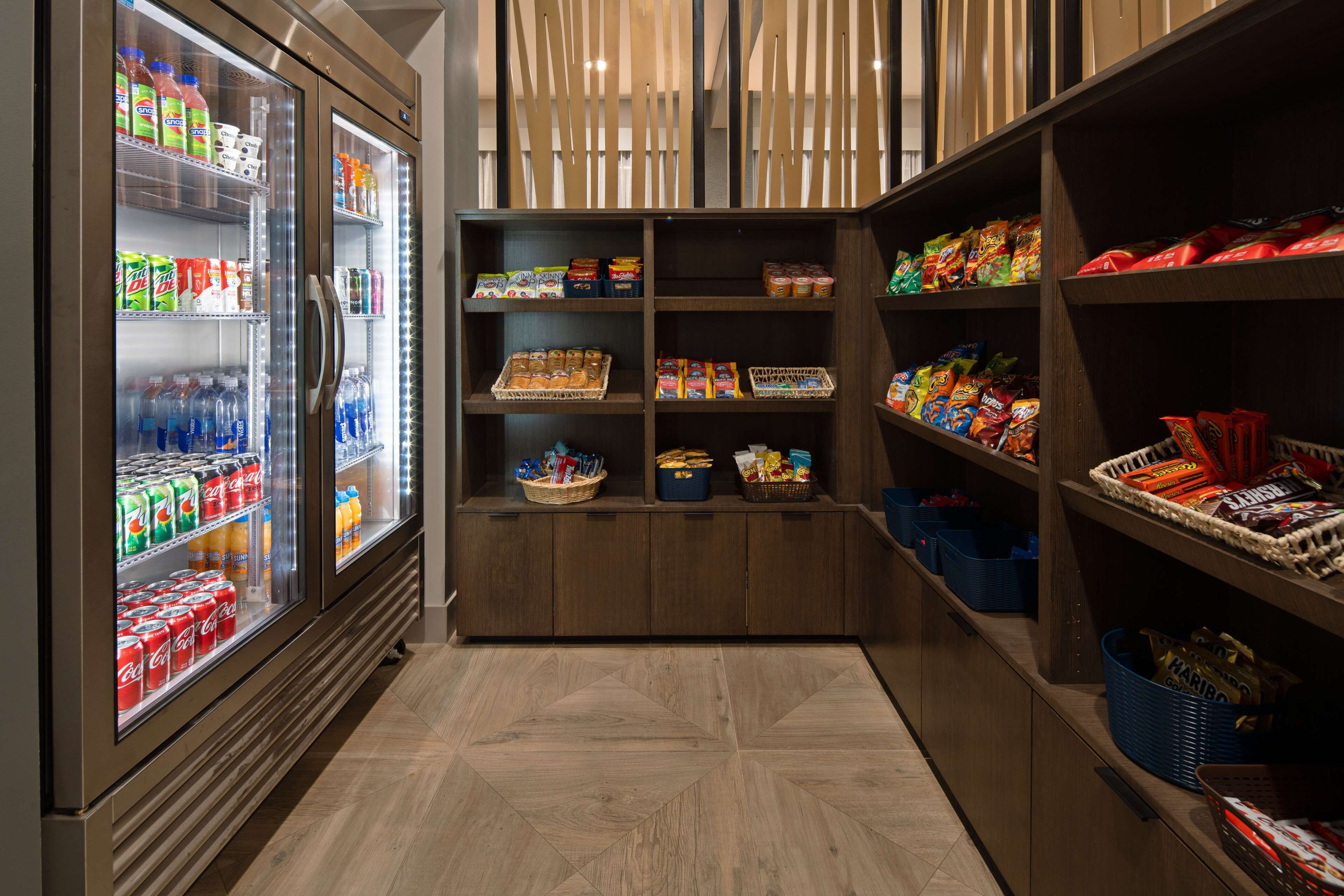 Foto - DoubleTree by Hilton Bakersfield