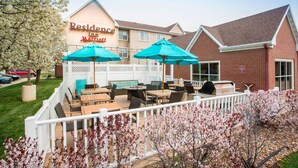 A hotel with outdoor seating and a sign that reads "Residence Inn Marriott." - Residence Inn by Marriott Topeka (Topeka)
