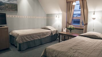 Family Room | In-room safe, desk, blackout curtains, soundproofing