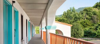 Howard Johnson by Wyndham Chattanooga Lookout Mountain I-24